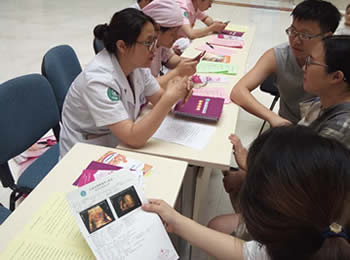 母乳喂养 共同坚持