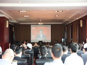 医院组织党员干部收看十九大开幕式