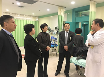 大连市卫生计生委领导新春慰问我院医务人员