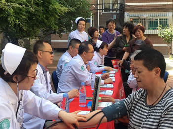 外科第一党支部开展健康义诊活动