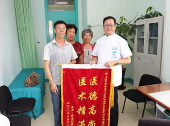 锦旗背后的暖心故事